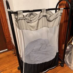 Hamper On Wheels With Washable Mesh Bag 
