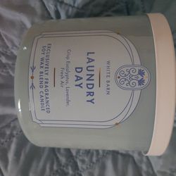 Laundry day candle