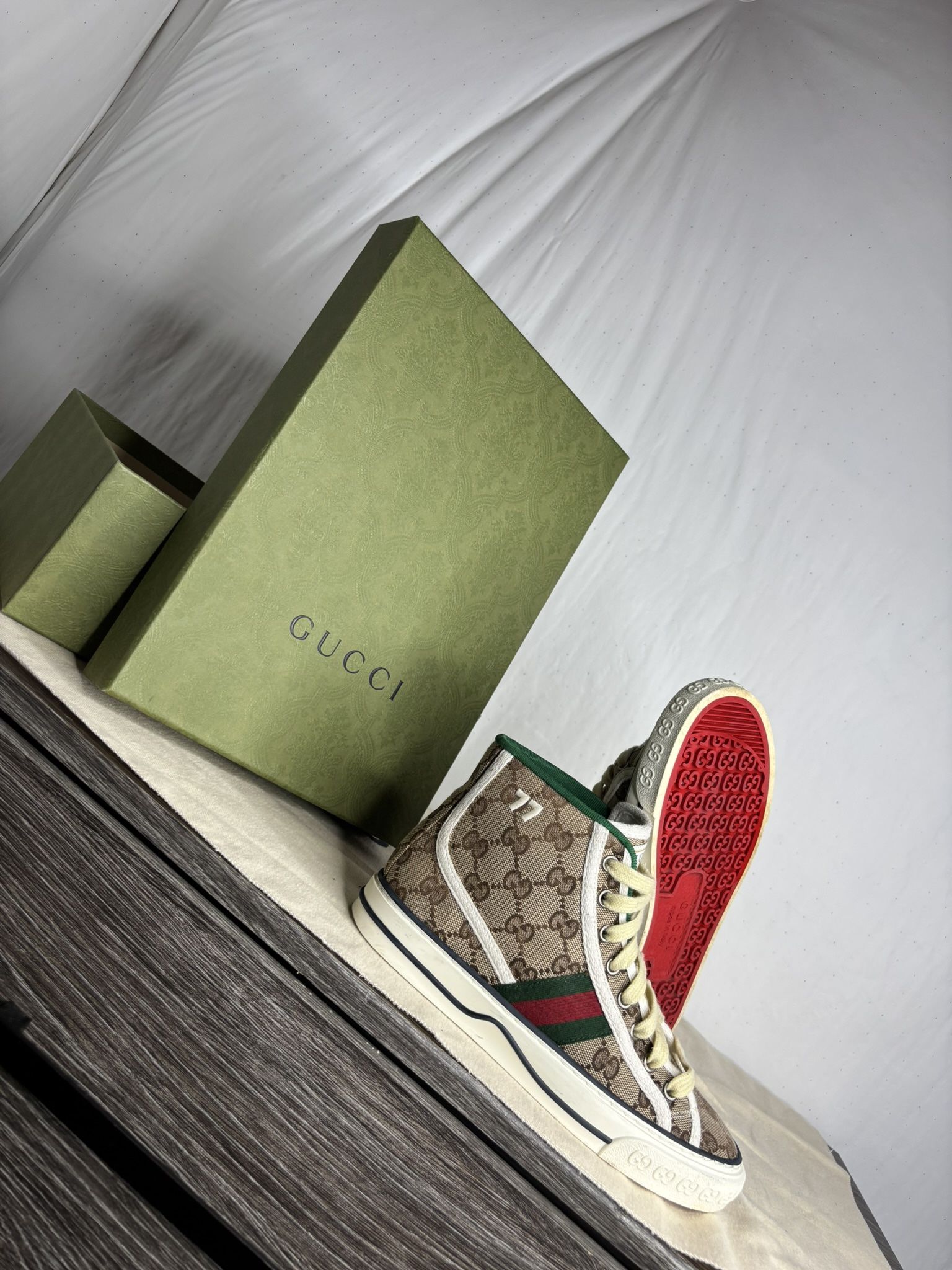 Gucci Tennis Shoe ; Size 4:5