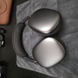 AirPods Max – Like New, Barely Used