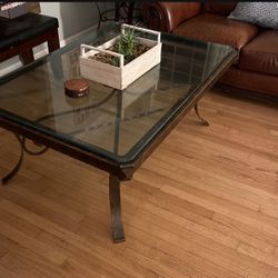 Coffee Table  And End Table  With 2 Lamps 