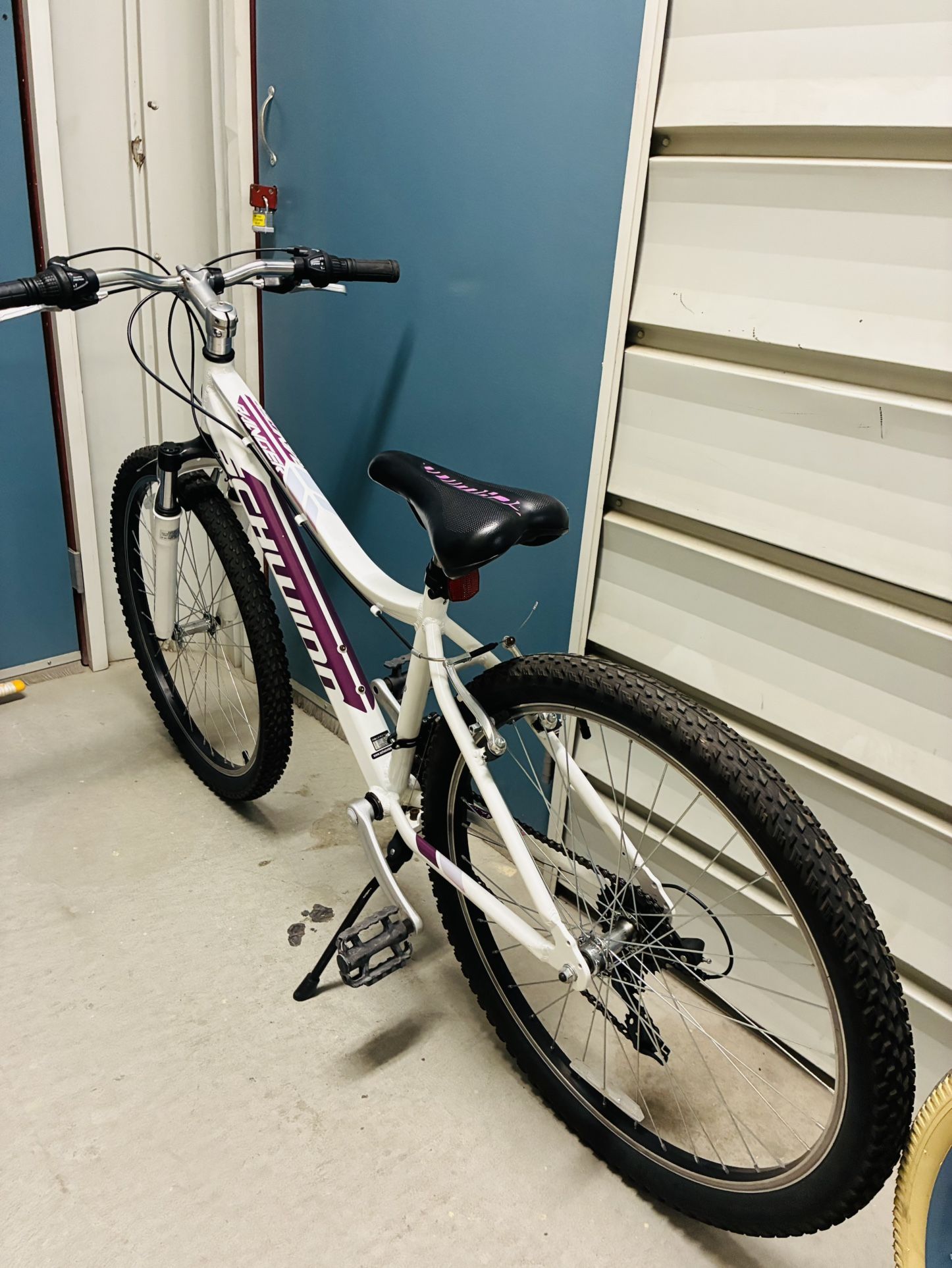 Women’s Mountain Bike - Top Quality. Looks Brand New