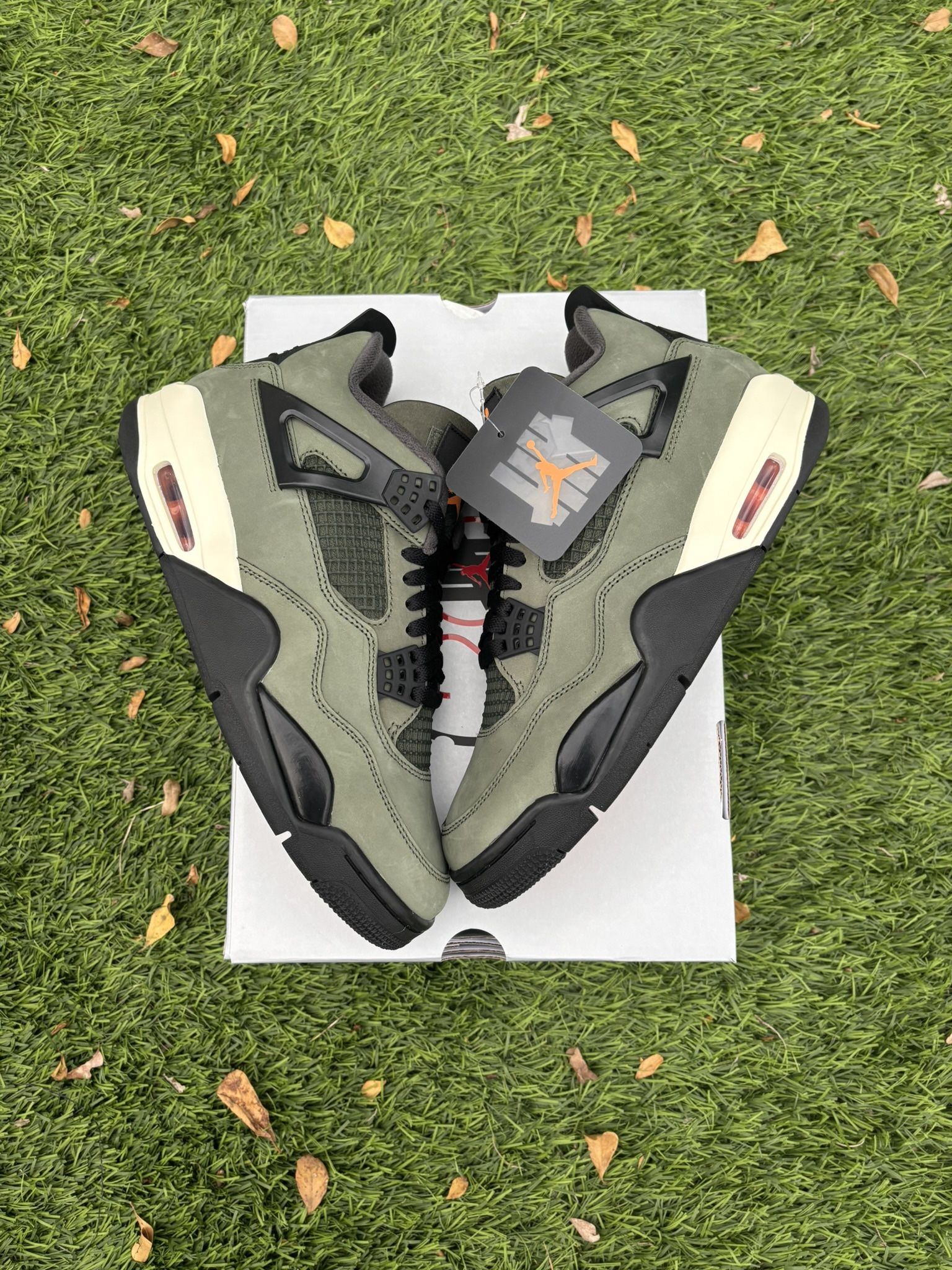 Air Jordan Retro 4 X Undefeated