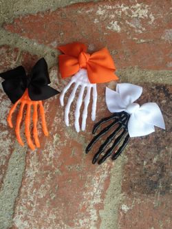 Skelton hand clips