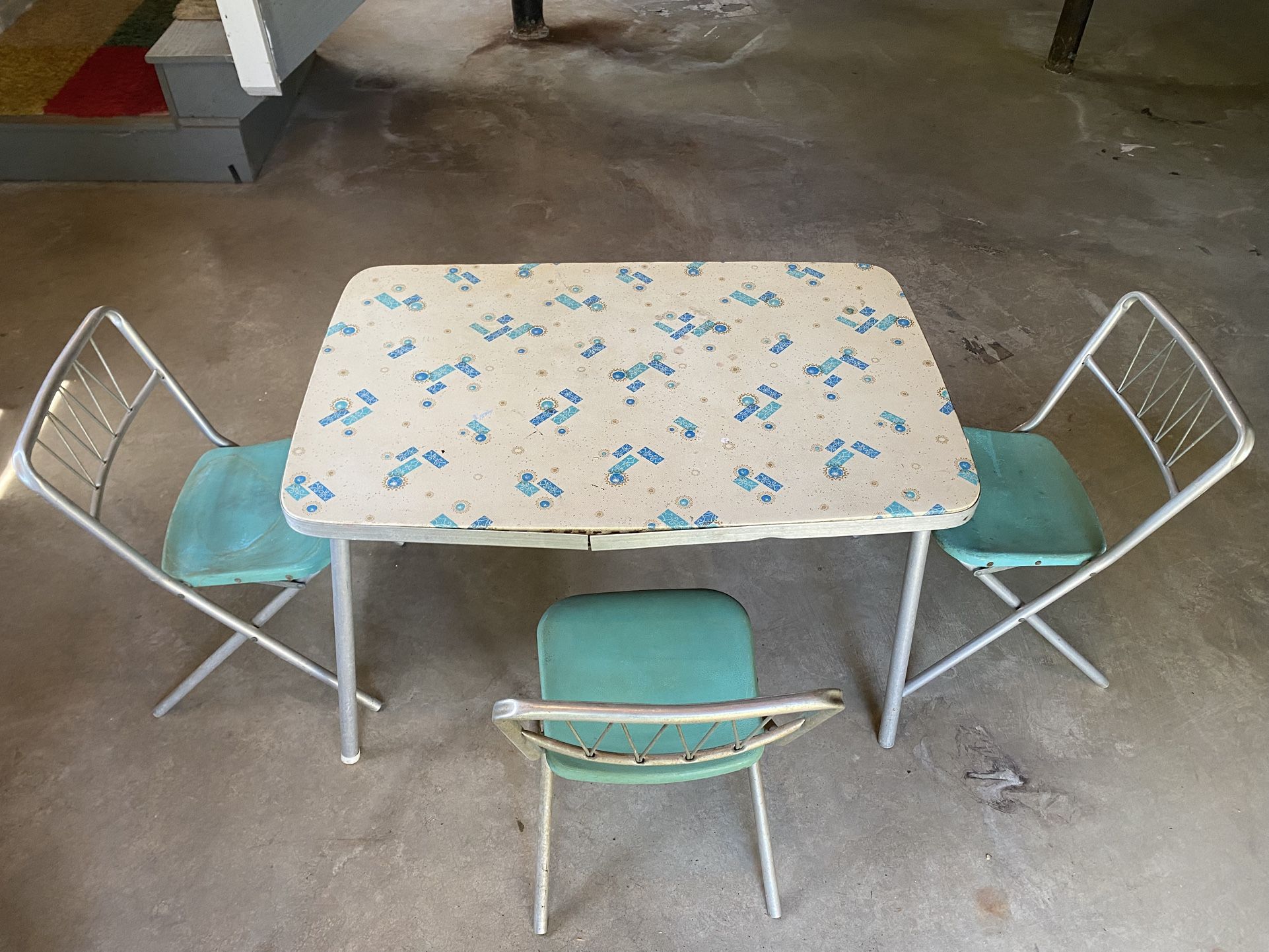 1960’s VINTAGE CHILDRENS FORMICA TABLE SET W/3 STAR BRITE FOLDING CHAIRS - Estate Sale! - 24”x36”