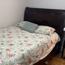 Queen Size Bed With 2 Drawers Storage 