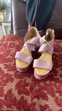 Lucky Brand Pink Sandals,like new.Size6.5