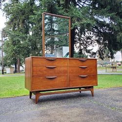Mid Century Modern Lane Perception 6 Drawer Lowboy Dresser With Mirror  Vintage for Sale in Tacoma, WA - OfferUp