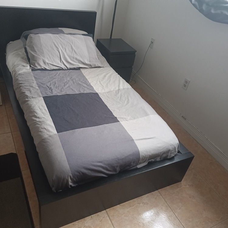 Single Wood Bed for Sale in Miami, FL OfferUp