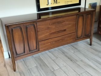 Vintage Mid Century 1960 Broyhill Emphasis Credenza/Sideboard. See Full Description