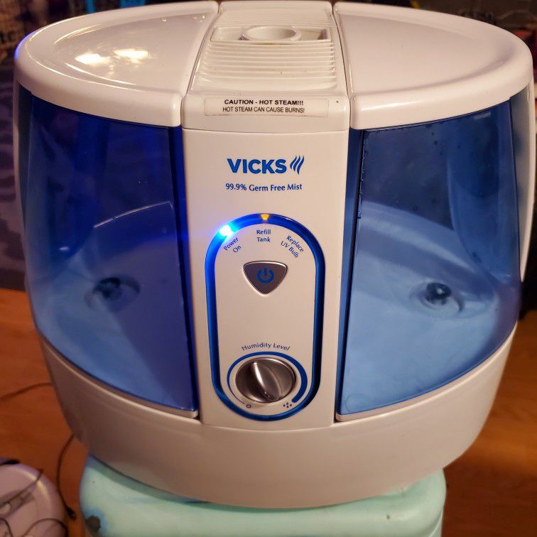 Vicks Hot Humidifier ..size Large..can Put Vicks Vapor Rub On Top To Mist And Breath..like New 