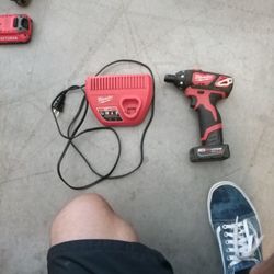 Milwaukee Screwdriver Drill & Battery Charger 