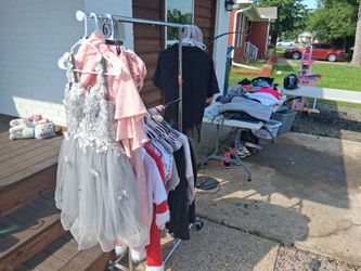 Yard Sale/Venta de Garage