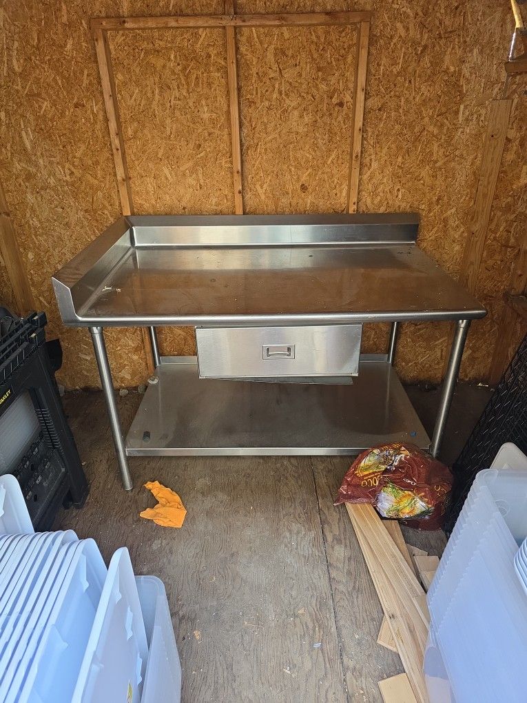 Metal Desk (Industrial)