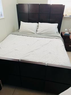 Queen wood Bed w/Nightstand