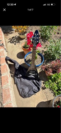 Beautiful 😻 Epiphone Mini Flying V Black