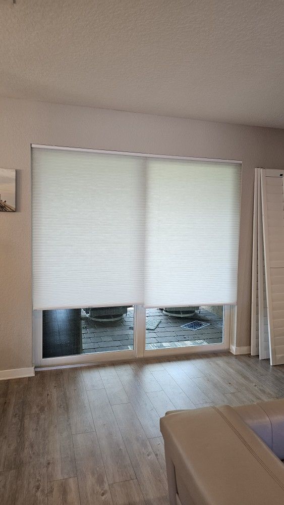 LIKE NEW Honeycomb CELL SHADE