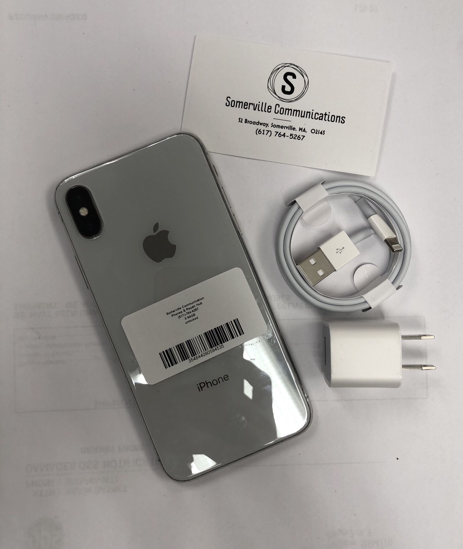 Factory unlocked iPhone x 64 gb, excellent conditions store warranty