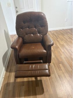 RECLINER FOR SALE MUST GO BY 5/30/2026
