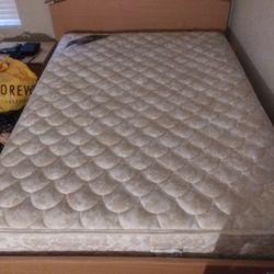 Serta Deluxe bed With frame