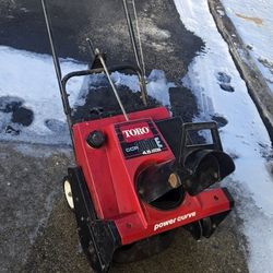 CCR200E TORO SNOWBLOWER. 4.5 HORSE POWER,   22 INCH 2 CYCLE 