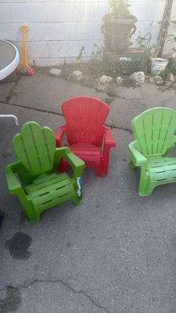 Set of toddler chairs