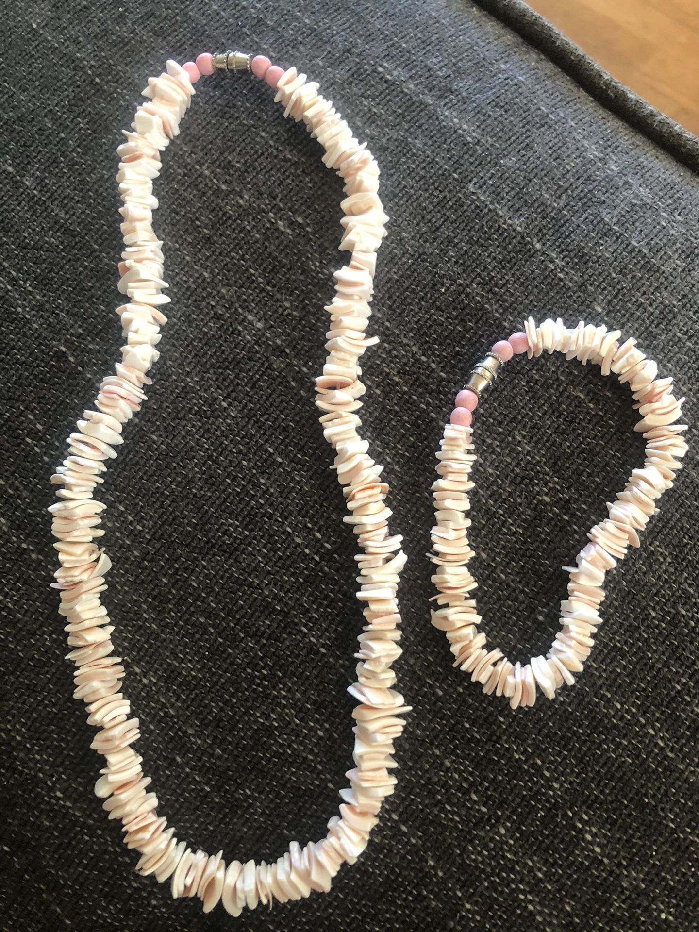 Pink shell necklace and bracelet set