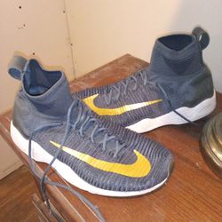 Mens Nike Shoes Size 10