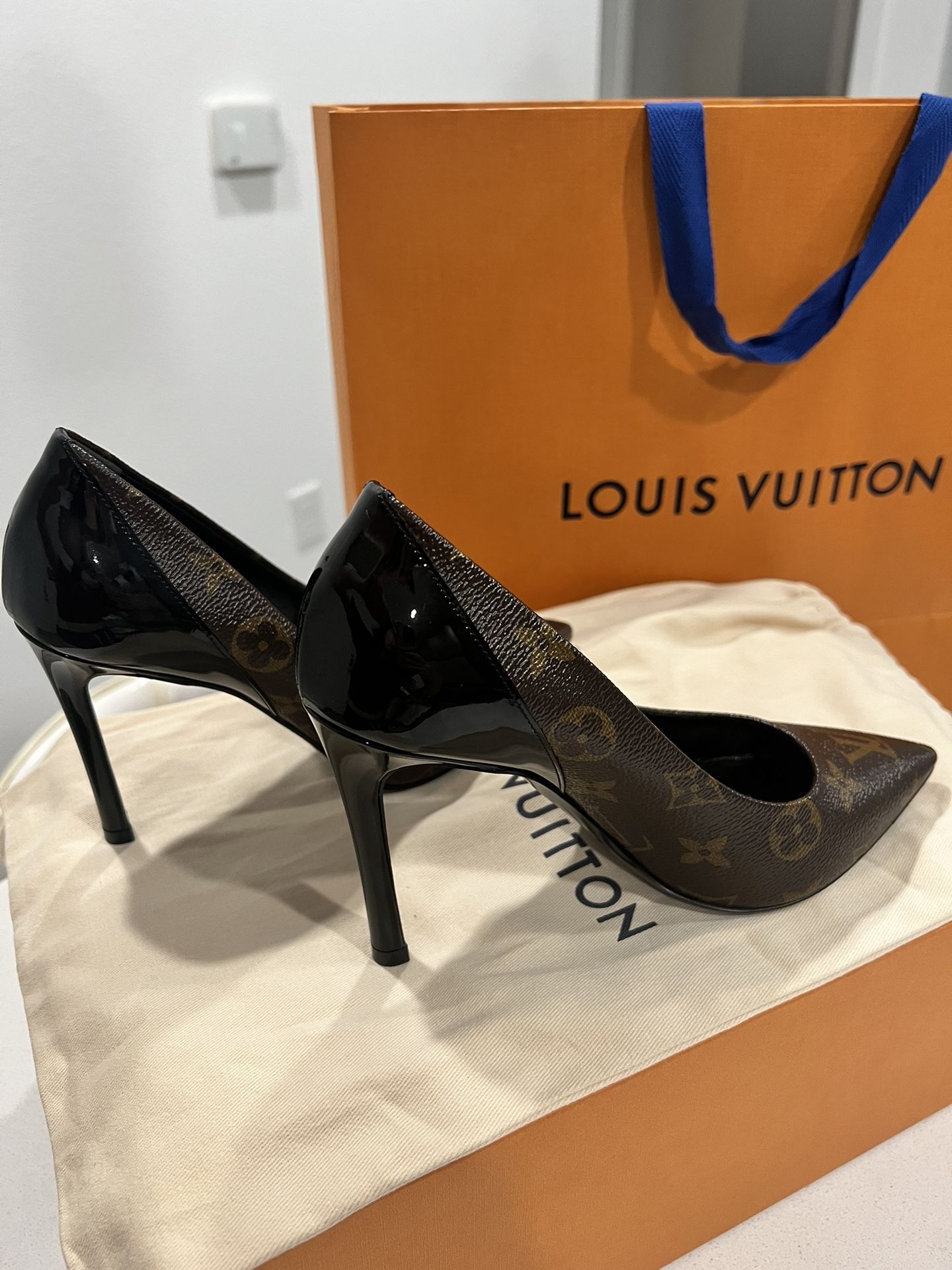 Louis Vuitton Gold Monogram Canvas and Patent Leather Cherie Pumps