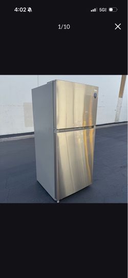 LIKE NEW Midea 30 Inch 18 cu. ft. Top Freezer Refrigerator Stainless Steel Excellent Condition