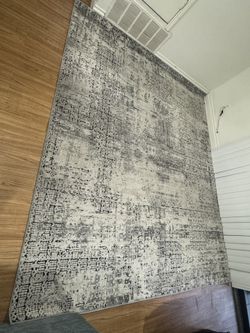 Siyah Carpet - Selling Cheap - Need To Let Go