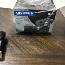 Olympus E-20N Digital Camera 