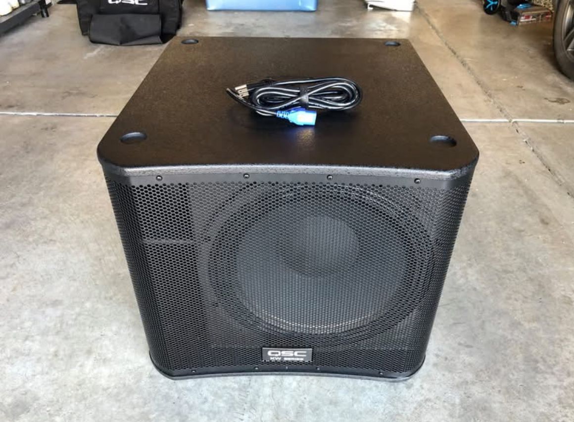 QSC KW181 Subwoofer with accessories