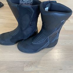 Motorcycle boots - alpinestars Sz 7.5 (US)