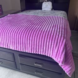 Full Size, All Wood Captain Bed With Five Storage Drawers Below The Mattress And Two Small Drawers On The Headboard. Includes a very good ma  mattress