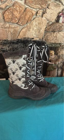 Women’s MukLuks winter boots size 11
