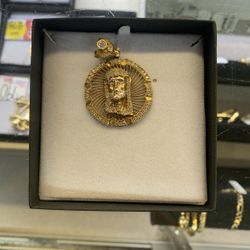 GOOD CONDITION 10K JESUS PENDANT 