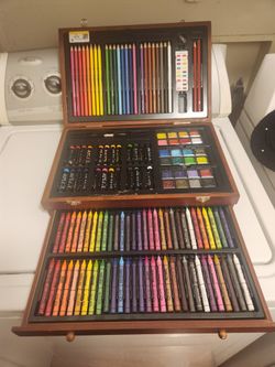 140 PIECE WOOD BOX PAINTING KIT