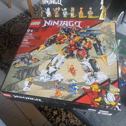 LEGO Ninjago Ninja Ultra Combo Mech (Set 71765).