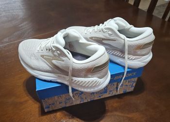 Brooks Ariel GTS 24, Women's 9 Wide