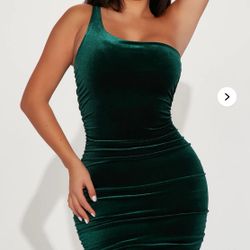 Fashion Nova Large Emerald Green Velvet Mini Dress