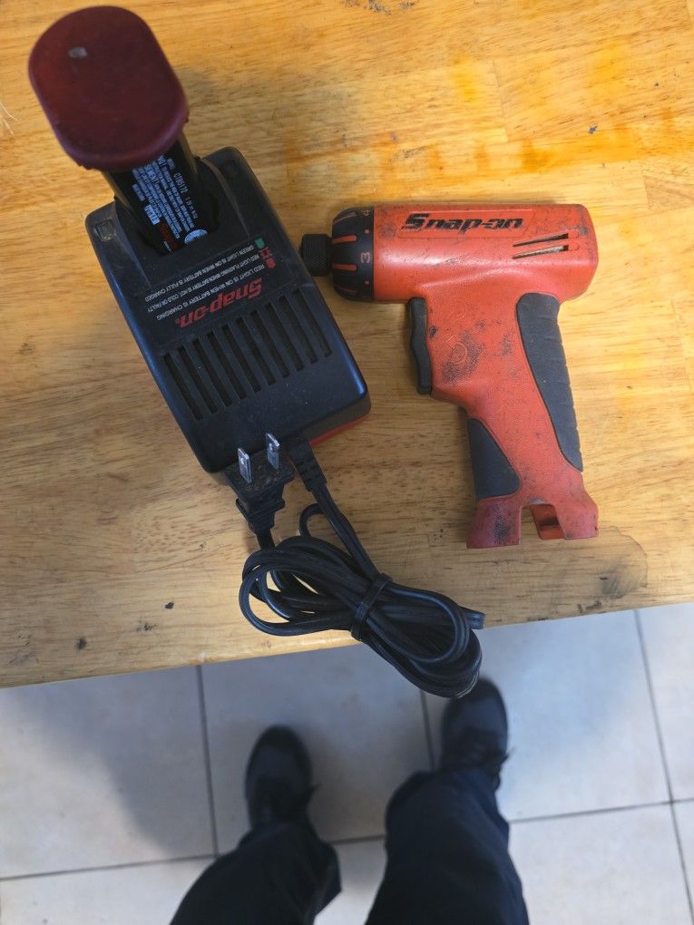 Snap on Electric screw driver 7.2 volts