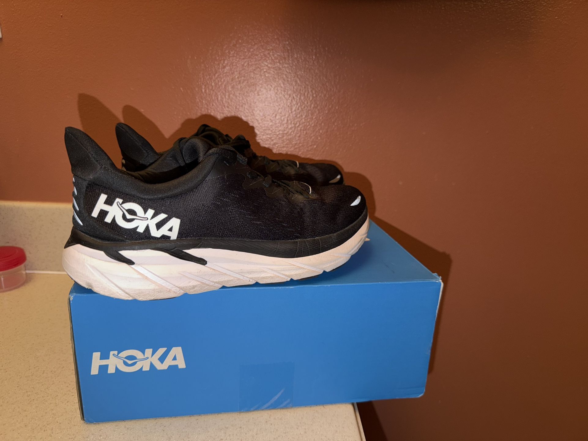 HOKA Men’s Sneakers Clifton 8 size 8 - MAKE OFFER