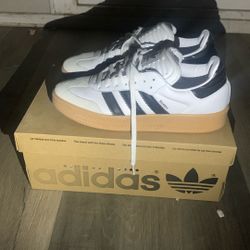 White/black adidas Samba
