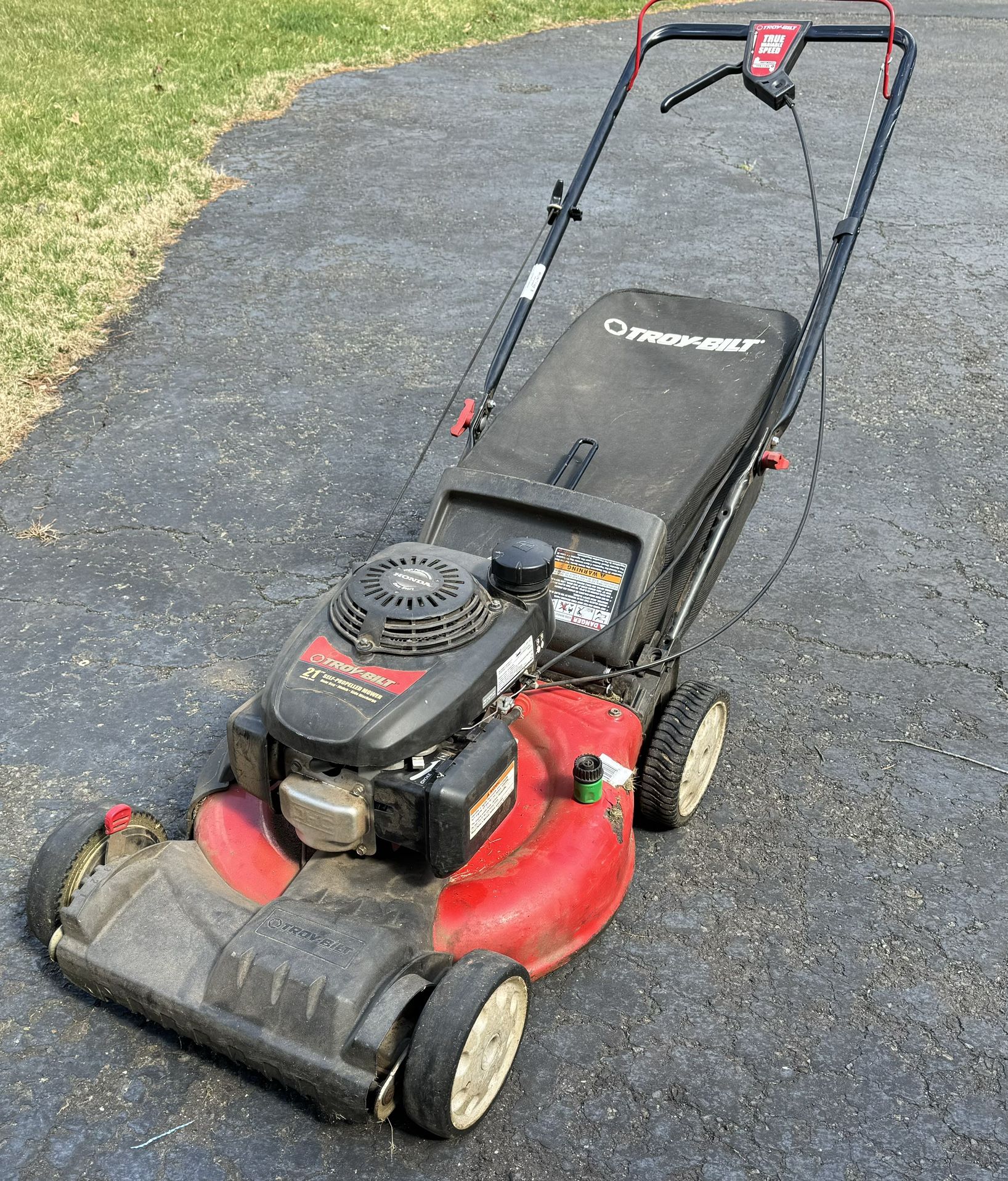 READ DESCRIPTION Troy Bilt 20” self propelled lawn mower with rear bag
