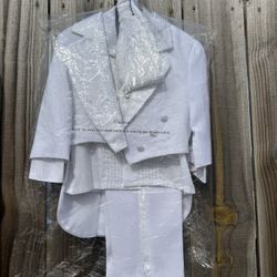 Hielera $15 Taladro $20 Traje de niño talla 2 para bautizo $20 