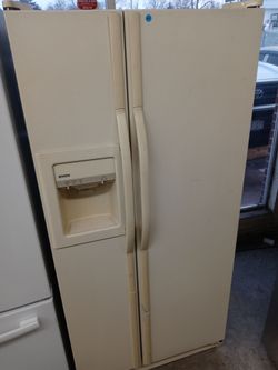Kenmore almond side by side refrigerator - Free delivery