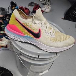 Nike Epic React Flyknit 2