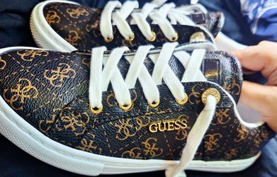 🔥 BRAND NEW / NEVER WORN WOMANS "GUESS" SHOES 7 1/2 M🔥