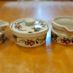 Wedgwood Quince Cream Sugar Bowl And Gravy Boat Set